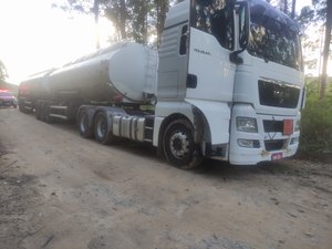 Polícia recupera em Flexeiras carreta roubada com carga de combustíveis