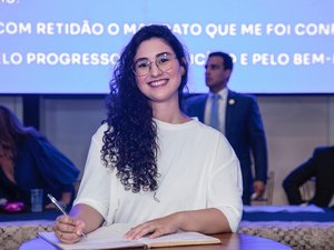 Moção de Aplausos destaca atuação de vereadora Teca Nelma em defesa das mulheres