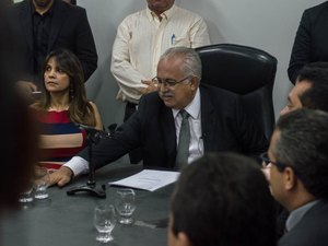 Com foco em transformação e crescimento, Rogério Teófilo toma posse em Arapiraca