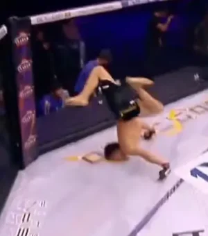 [Vídeo] Lutador cai de cara no chão ao comemorar vitória com mortal