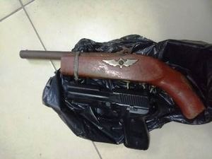 PM flagra adolescente com garrucha e simulacro de pistola em Paulo Jacinto