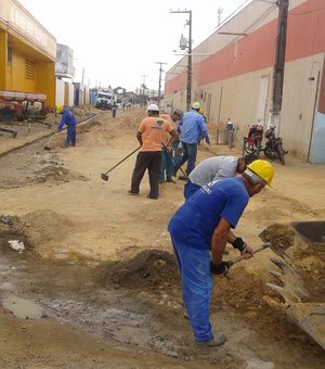 Prefeitura mantém liberação de ruas e desobstrução de bueiros na zona rural de Arapiraca