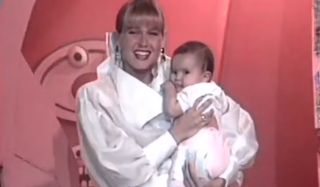 Lua Blanco fez sua primeira aparição na TV com apenas sete meses (e no colo de Xuxa!)