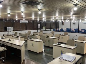 Câmara Municipal de Palmeira dos índios suspende atividades  presenciais até domingo (21)