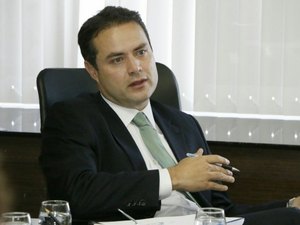 Governador anuncia aumento das gratificações