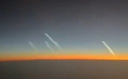 Explosões vistas de avião em Dubai revelam ataque do Irã a Israel nesta segunda