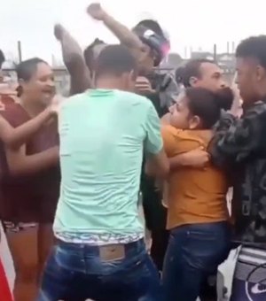 [Vídeo] Veja o momento que criança é resgatada de bueiro em Maceió