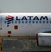 Latam é condenada a indenizar maceioense por cancelamento de voo e extravio de bagagem