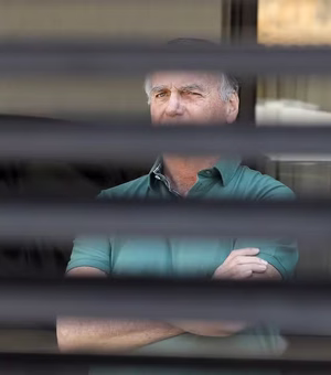 Defesa de Bolsonaro vai entrar com novos recursos, mas já prepara laudos médicos para prisão domiciliar