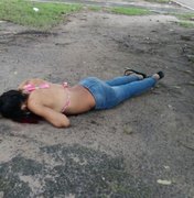 Travesti é surpreendida por criminosos e assassinada a tiros no bairro do Poço 
