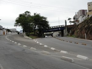 Homem é detido sob efeito de droga por deixar carro parado em via do Feitosa