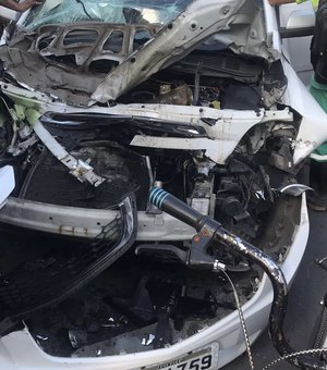 Motorista causa acidente de carro e foge