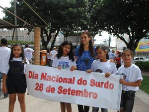 Arapiraca realiza caminhada para celebrar o Dia Nacional do Surdo