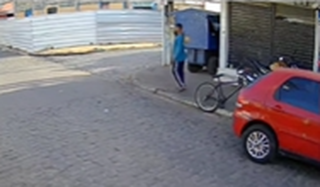 Jovem é vítima de disparos de arma de fogo em plena luz do dia no bairro Jacintinho, em Maceió