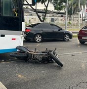 Ônibus perde o freio e provoca acidente na Durval de Góes Monteiro