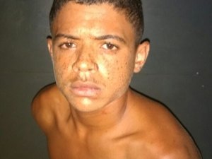 Radiopatrulha prende jovem com cerca de 500g de maconha e 52 pedrinhas de crack