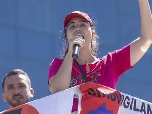 Teca Nelma sai em defesa do fim da escala 6x1; medida avança no Congresso Nacional