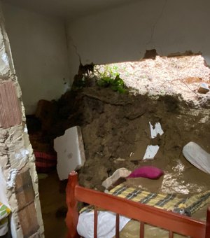 Barreira desliza e invade parede de quarto de crianças em Maragogi