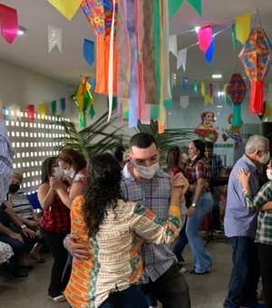 [Vídeo] Profissionais e usuários do 1º Centro de Saúde participam de festividade junina
