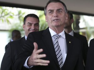 Bolsonaro rebate Lula por rotular governo de maluco: 'Não é de cachaceiro'