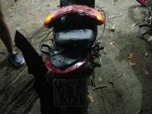 Motocicleta abandonada na zona rural de Arapiraca tinha registro de roubo