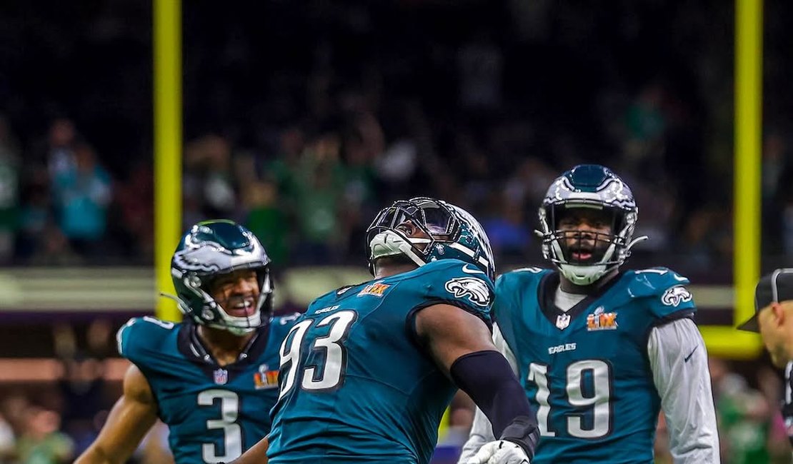 Nove Bolas de Ouro: astros do futebol acompanham vitória dos Eagles no Super Bowl LIX