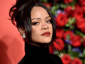 Rihanna é oficialmente bilionária com mais de R$ 8 bi na conta