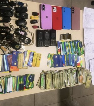 Polícia Civil apreende 191 cartões bancários em operação contra agiotagem em Penedo