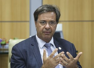 Ministro do Turismo testa positivo para a covid-19