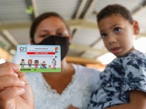 Cartão CRIA alcança a marca de 100 mil famílias e fortalece assistência à primeira infância