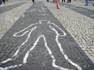 Mortes por causas violentas caem 26% no Brasil durante a pandemia 