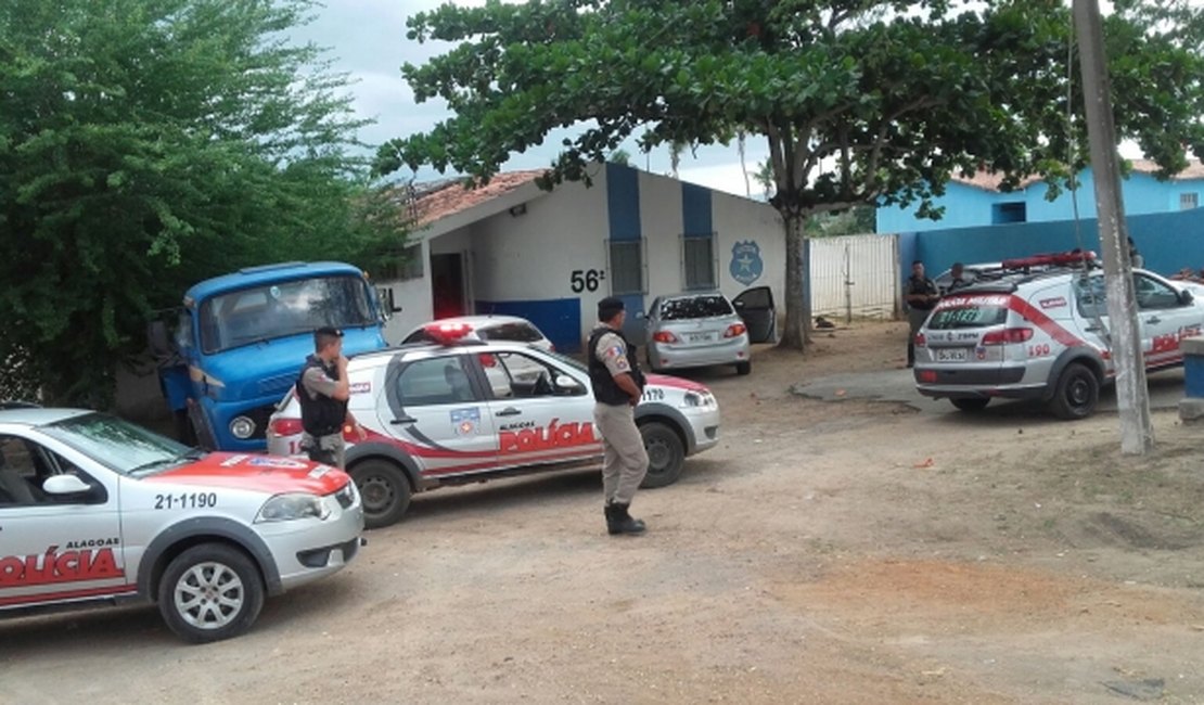 Menores são apreendidos com papelotes de maconha
