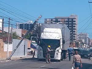 Fornecimento de energia é suspenso na Jatiúca após acidente