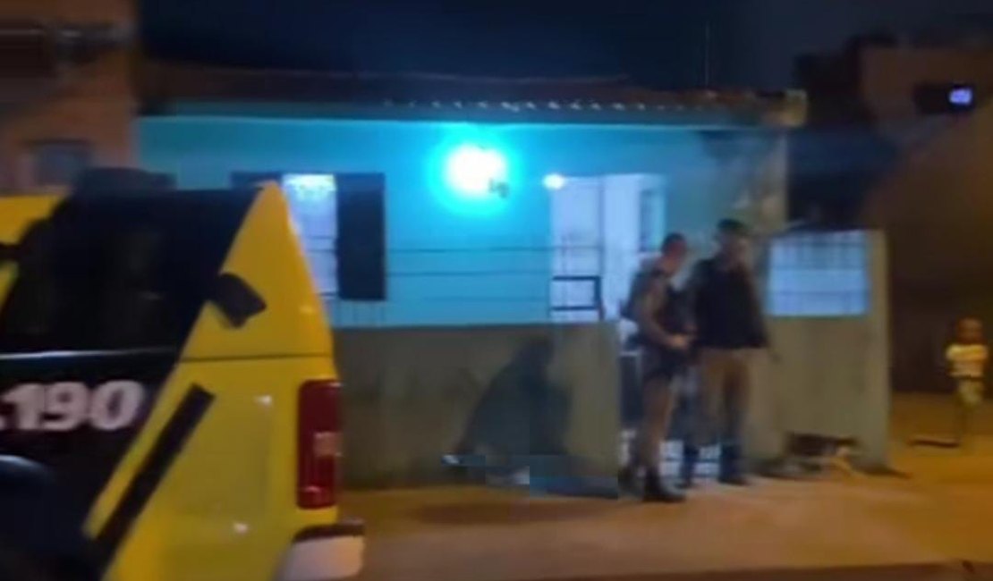 Mulher é achada morta dentro de casa no bairro Clima Bom, em Maceió