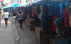 Bancas de roupas e acessórios foram instaladas no Centro de Porto Calvo