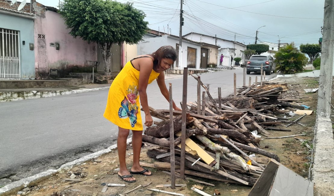 [Vídeo] Venda de fogueiras para festas juninas incrementa a renda de famílias em Arapiraca