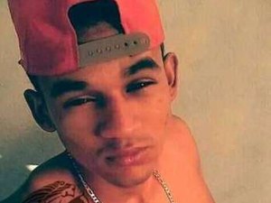 Jovem é morto a tiros próximo a campo de futebol em Atalaia
