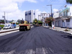Avenida Walter Ananias começa a ser recapeada