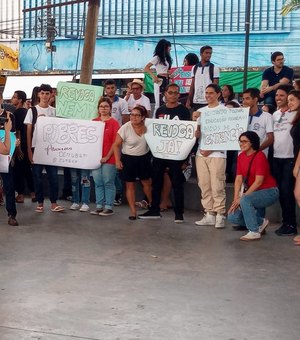 [Vídeo] Alunos, professores e servidores da educação ocupam ruas de Arapiraca em protesto contra o Novo Ensino Médio