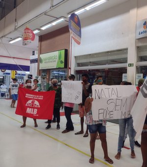 MLB ocupa supermercado G Barbosa para denunciar a fome e reivindicar cestas básicas para famílias carentes