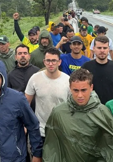 Nikolas descarta levar caminhada para perto do STF e tenta outro local