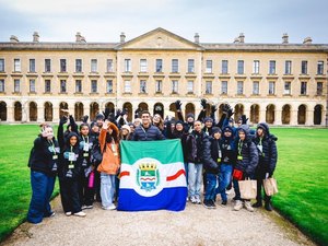 JHC e Marina Candia acompanham alunos em intercâmbio histórico na Inglaterra