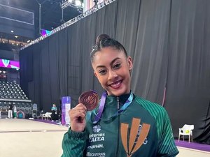 Ginasta Bárbara Domingos fatura bronze em etapa da Copa do Mundo