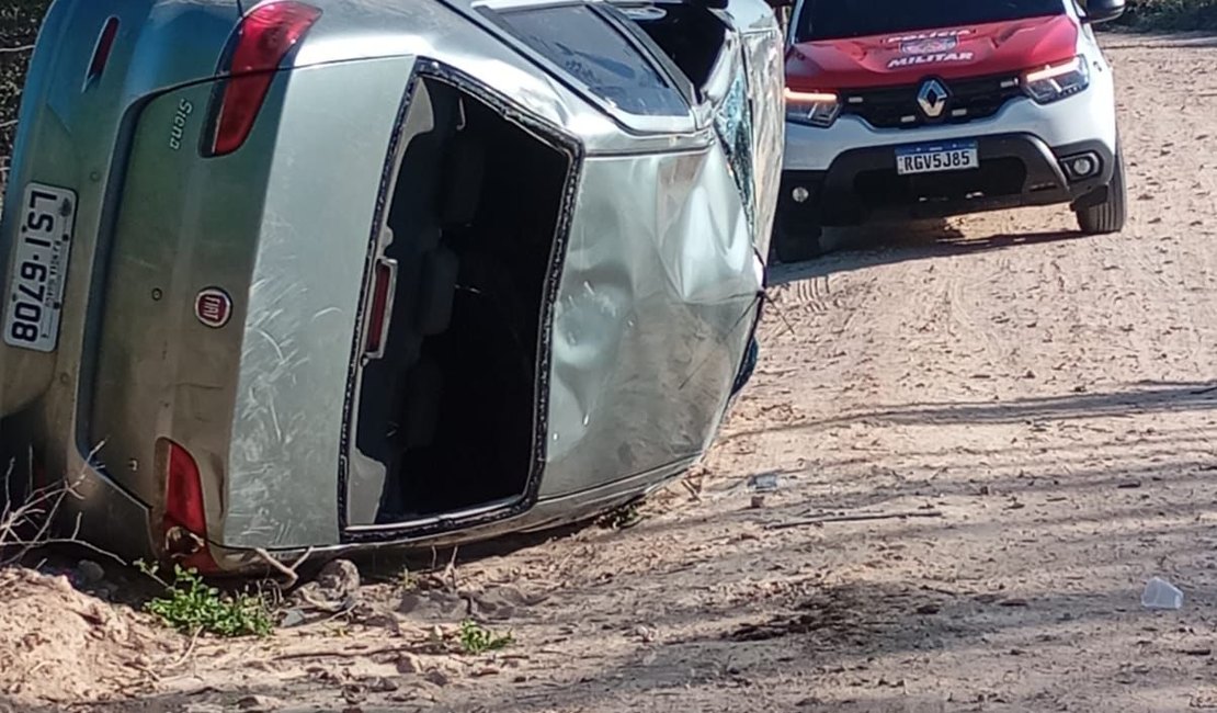 Carro capota na zona rural de Pariconha