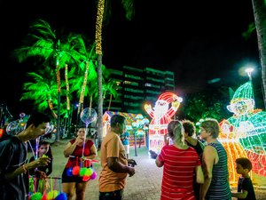 Natal Luz: prefeitura descentraliza decoração natalina em Maceió