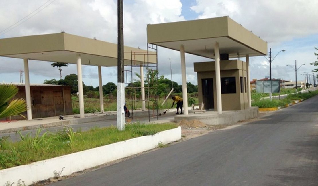 Acesso lateral do campus da Ufal em Maceió é liberado para passagem de veículos