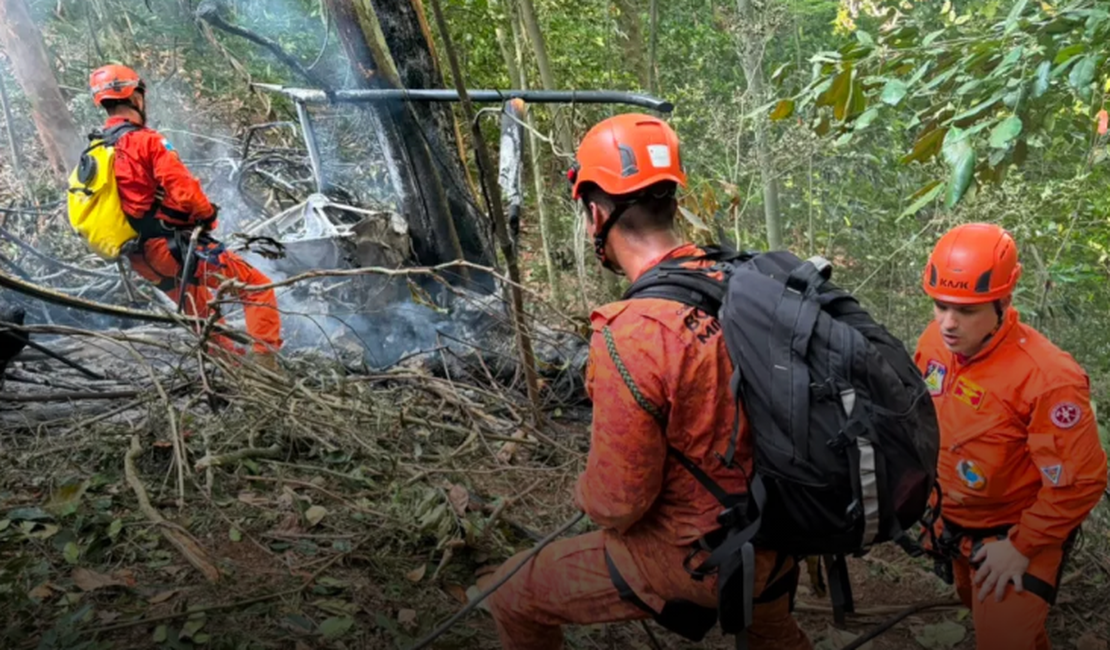 Helicóptero cai no Rio de Janeiro e mata quatro pessoas