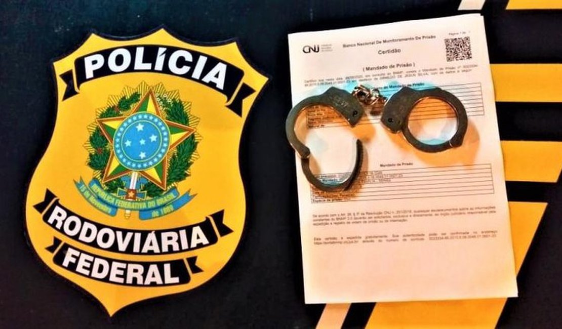 Homem é preso com mandado de prisão por roubo e organização criminosa, em São Sebastião