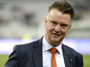 Van Gaal reclama de câmera no Beira-Rio e diz que usará 'banquinho' pra ver o jogo