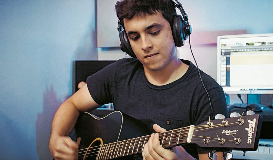 Músico João Felipe lança canal no YouTube e prepara outras novidades